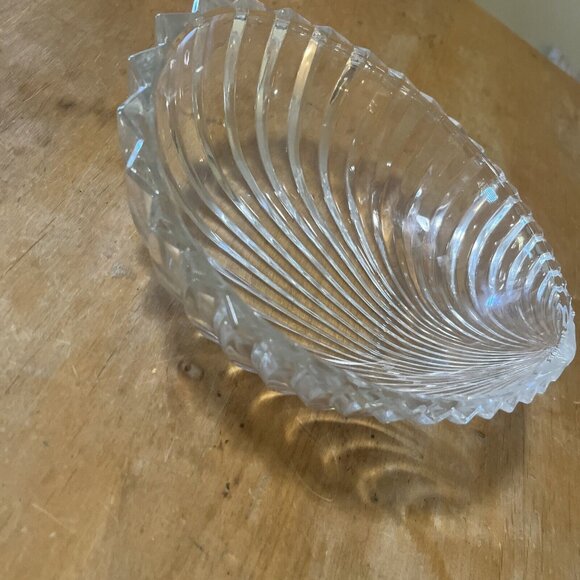 Elegant Platano 9" Crystal Bowl-Seashell Design by Villeroy & Boch - Picture 3 of 8